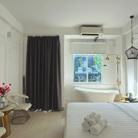 A In Hotel Glamour-2